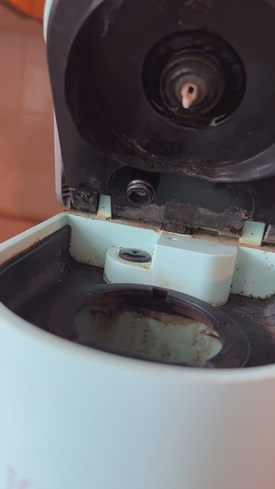 Descaling a single-serve coffee maker with a BLITZ tablet